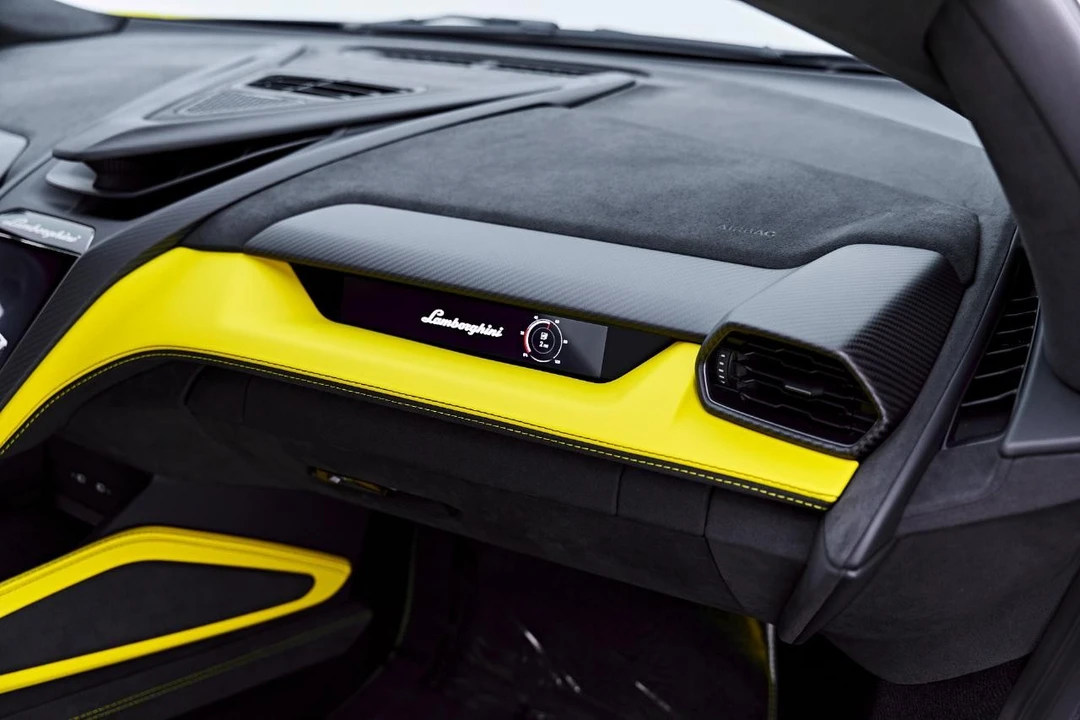 2026 Lamborghini Revuelto - Image 27 of 31