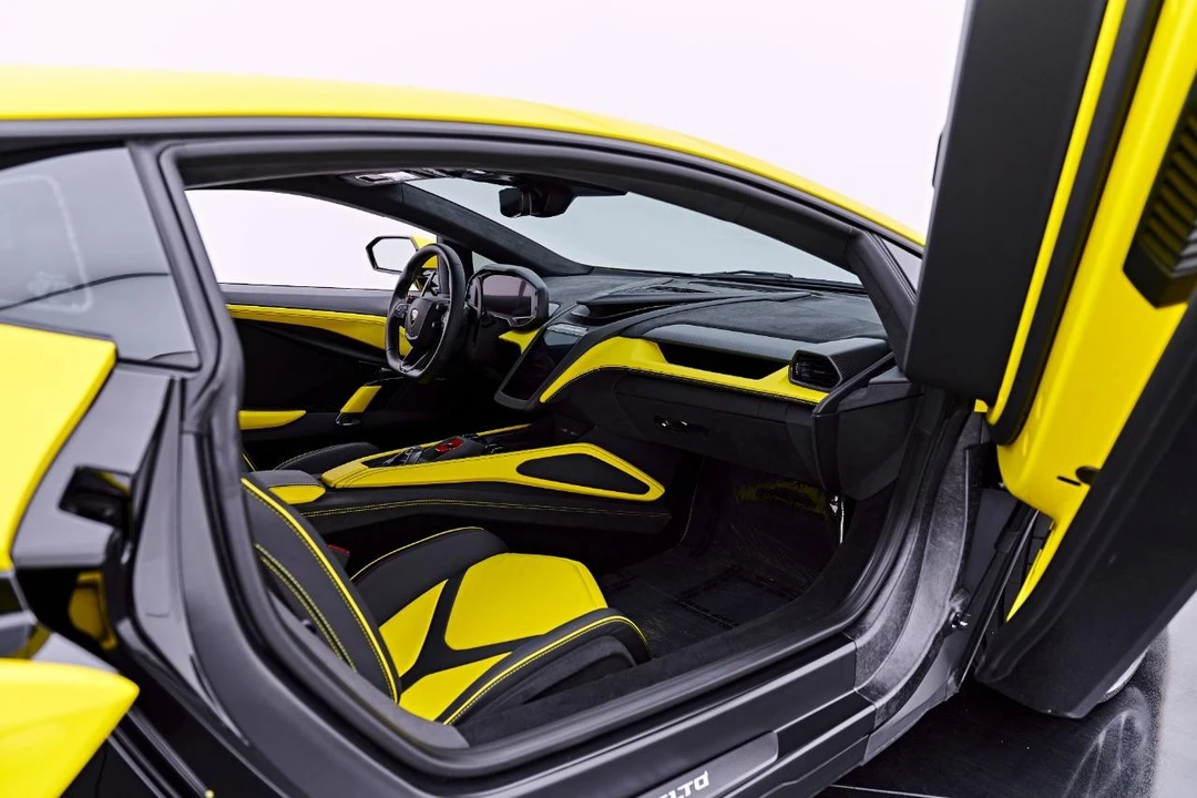 2026 Lamborghini Revuelto - Image 18 of 31