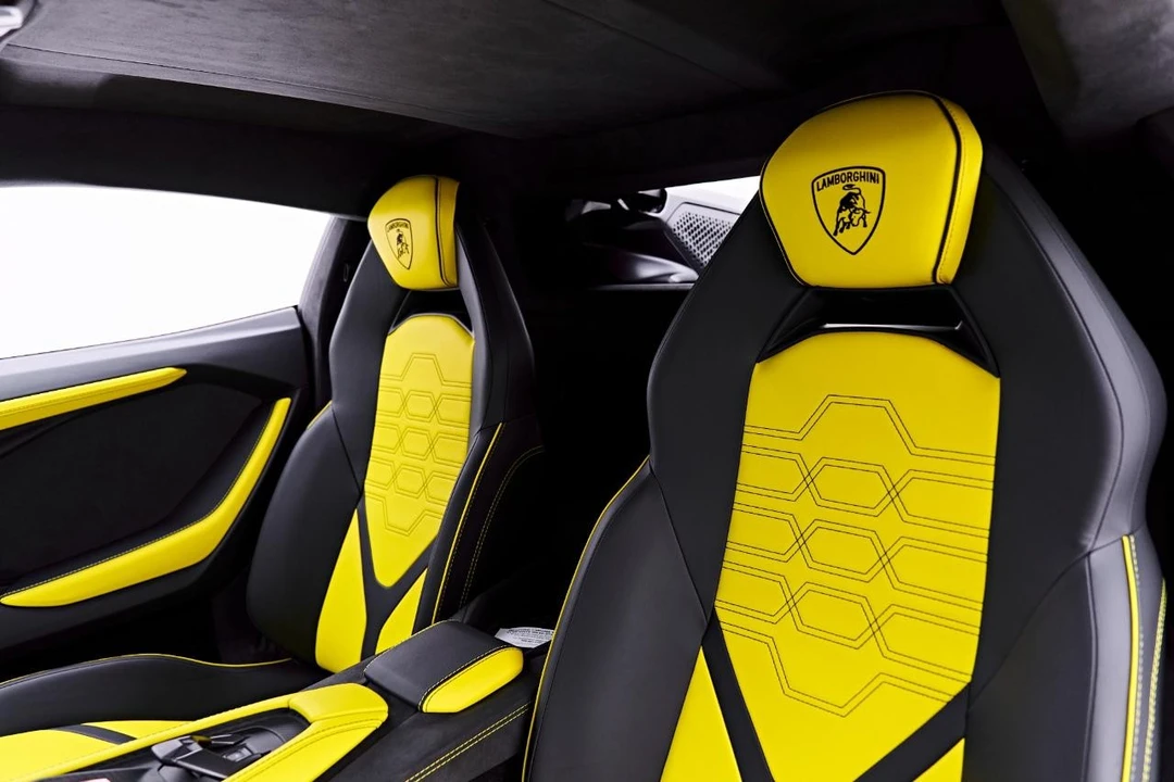 2026 Lamborghini Revuelto - Image 23 of 31