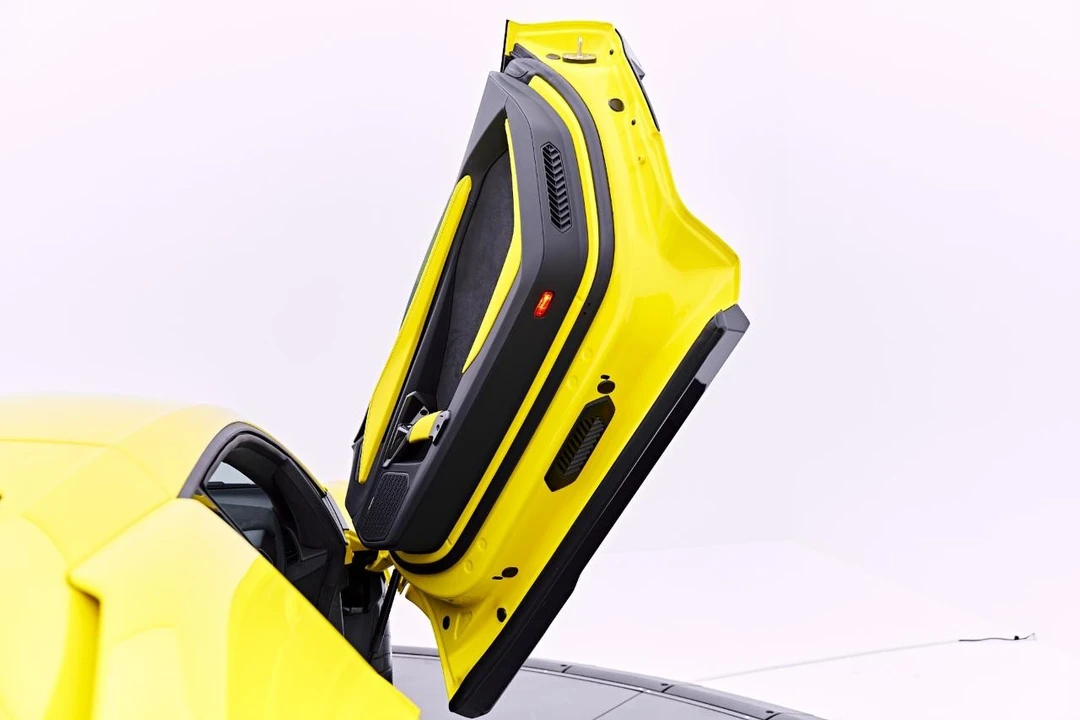 2026 Lamborghini Revuelto - Image 19 of 31