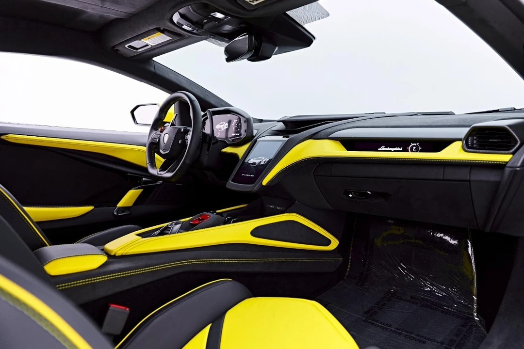 2026 Lamborghini Revuelto - Image 28 of 31