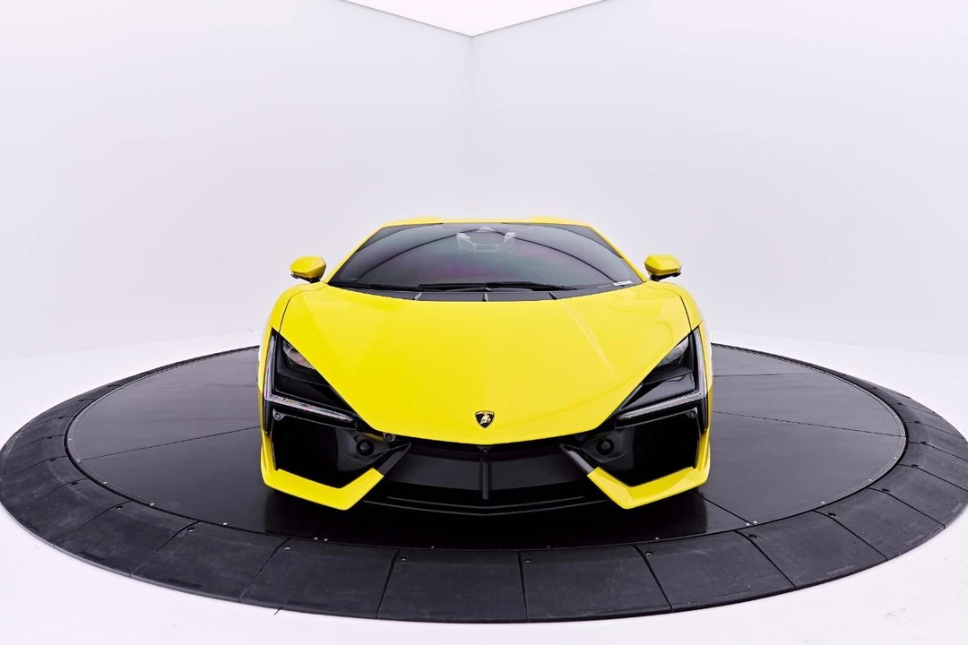 2026 Lamborghini Revuelto - Image 10 of 31
