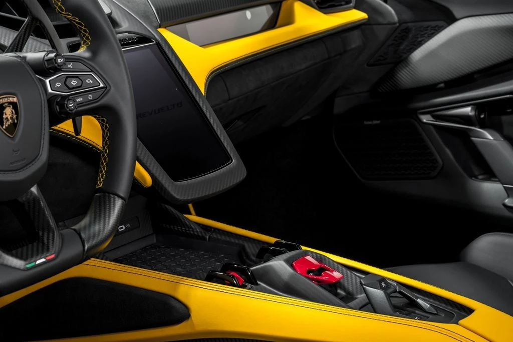 2026 Lamborghini Revuelto - Image 21 of 31