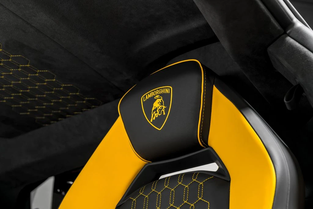 2026 Lamborghini Revuelto - Image 19 of 31