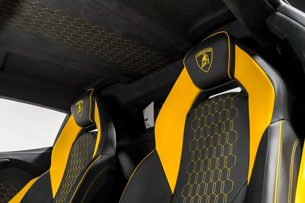 2026 Lamborghini Revuelto - Image 18 of 31