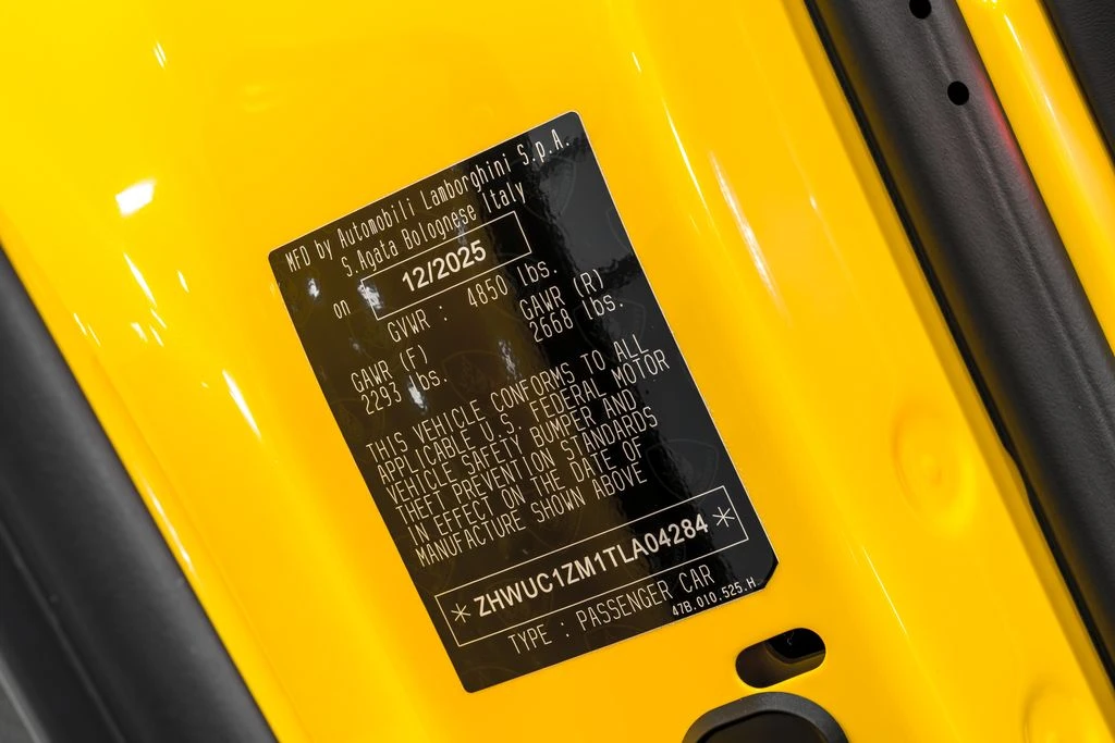 2026 Lamborghini Revuelto - Image 10 of 31