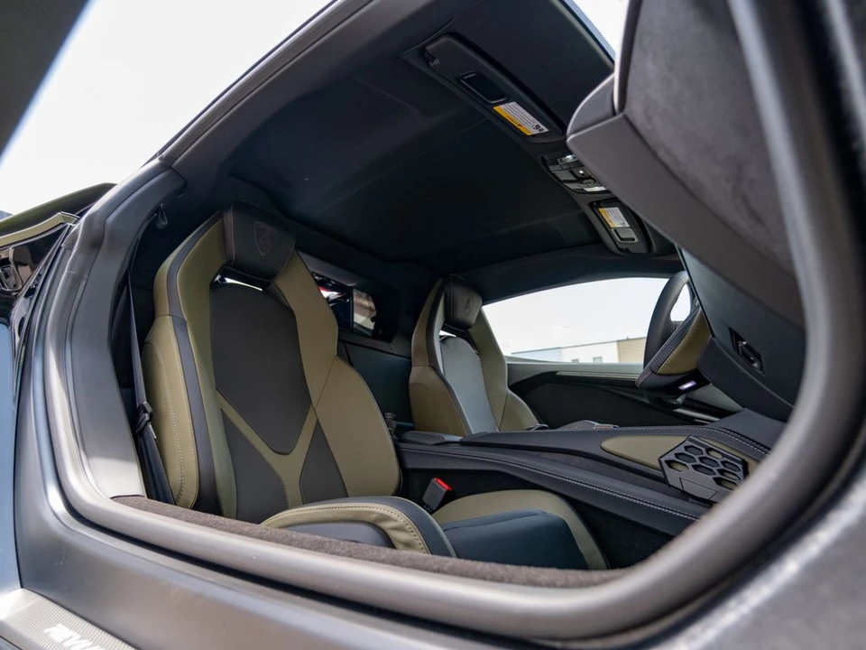 2026 Lamborghini Revuelto - Image 17 of 28