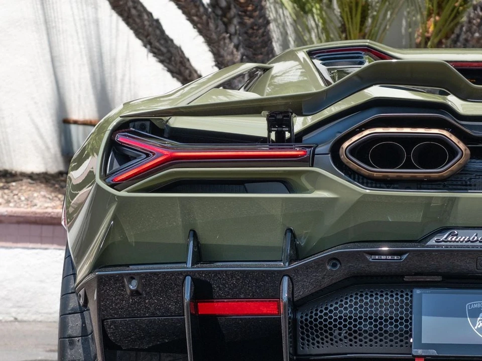 2026 Lamborghini Revuelto - Image 25 of 28