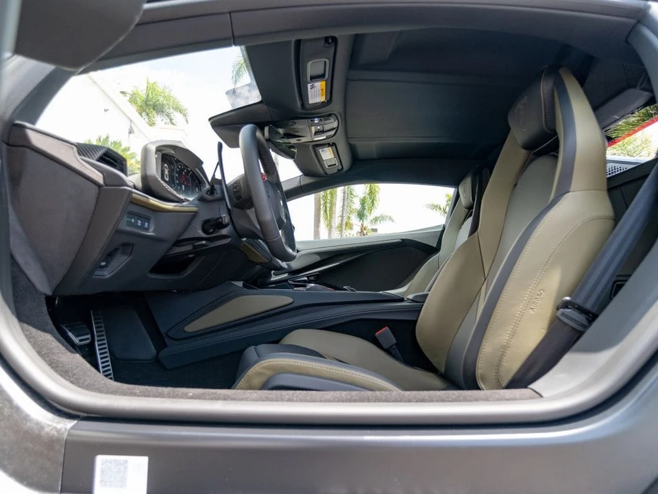 2026 Lamborghini Revuelto - Image 15 of 28