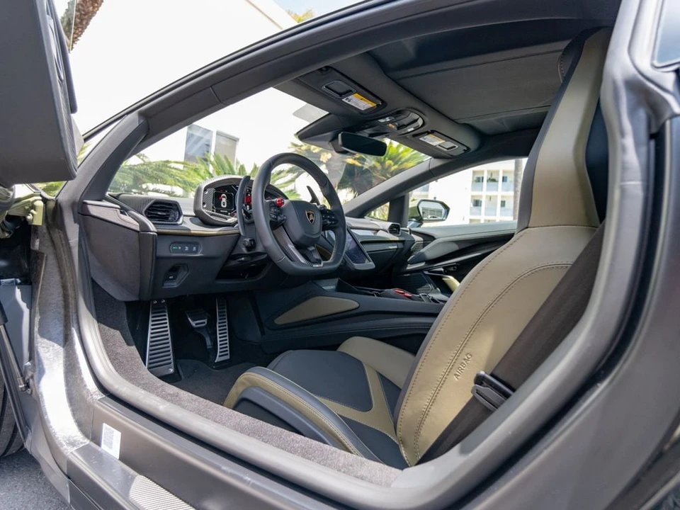 2026 Lamborghini Revuelto - Image 6 of 28
