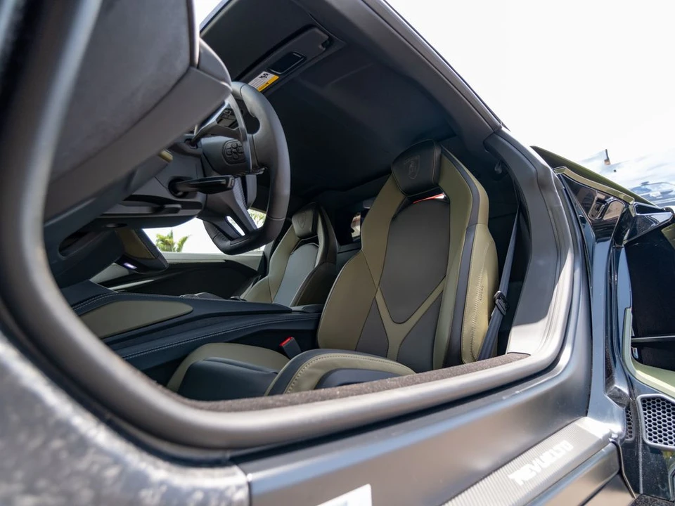 2026 Lamborghini Revuelto - Image 16 of 28
