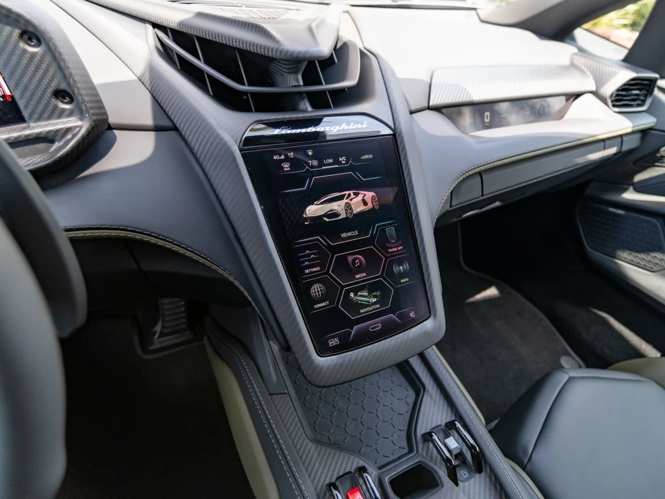 2026 Lamborghini Revuelto - Image 13 of 28