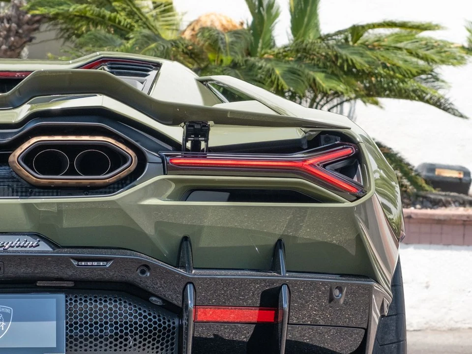 2026 Lamborghini Revuelto - Image 26 of 28