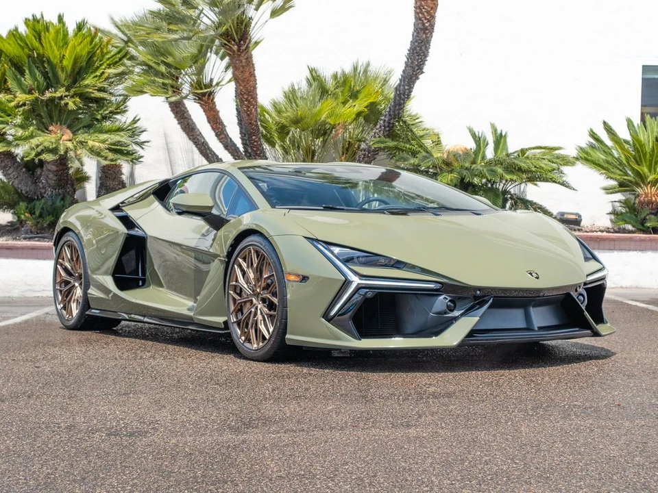 2026 Lamborghini Revuelto - Image 24 of 28