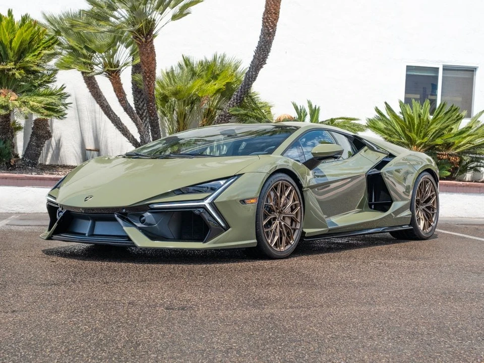 2026 Lamborghini Revuelto - Image 21 of 28