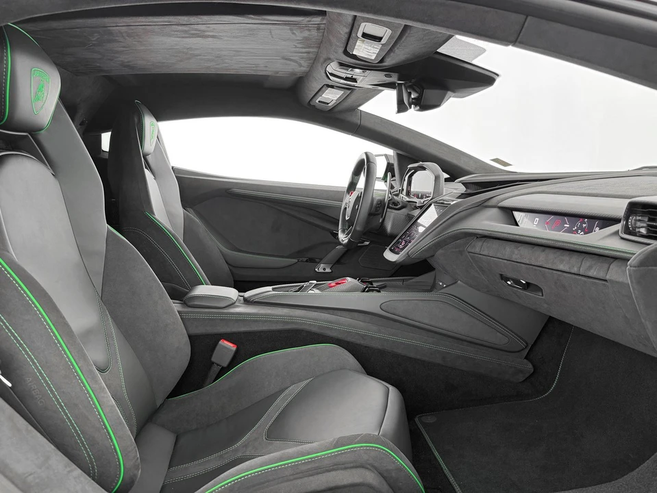 2026 Lamborghini Revuelto - Image 23 of 31