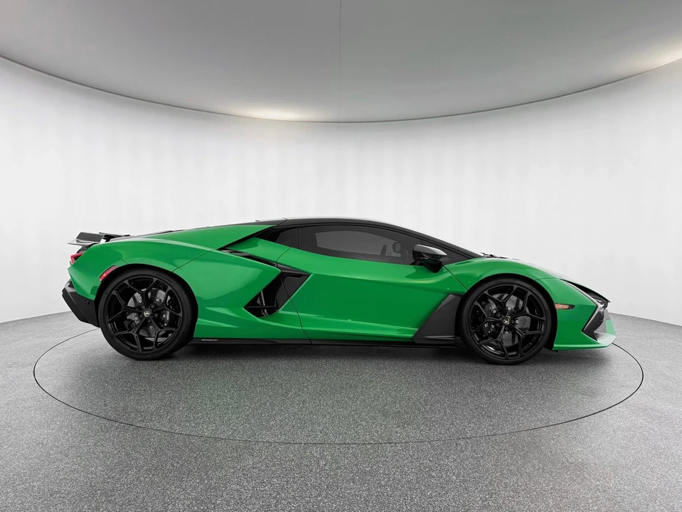 2026 Lamborghini Revuelto - Image 7 of 31