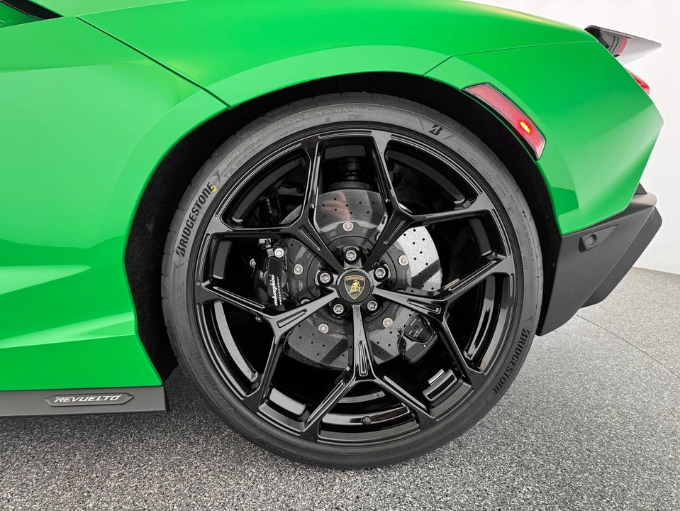 2026 Lamborghini Revuelto - Image 31 of 31
