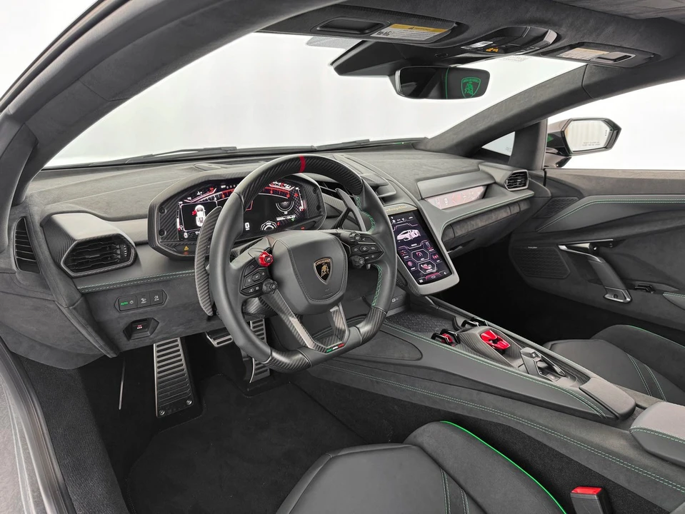 2026 Lamborghini Revuelto - Image 17 of 31