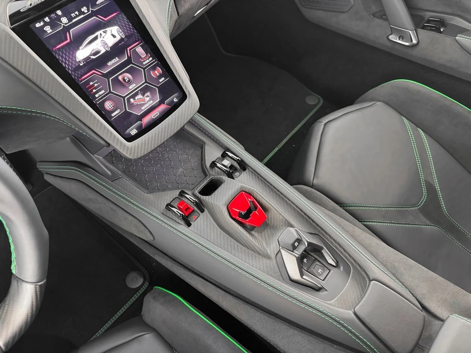 2026 Lamborghini Revuelto - Image 21 of 31