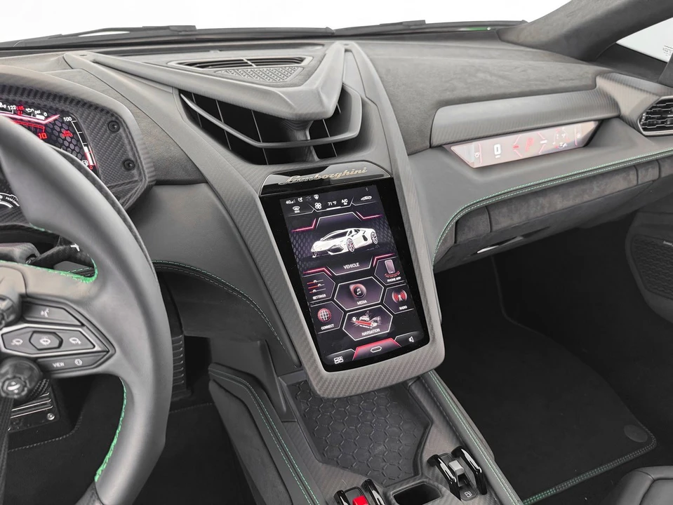 2026 Lamborghini Revuelto - Image 20 of 31