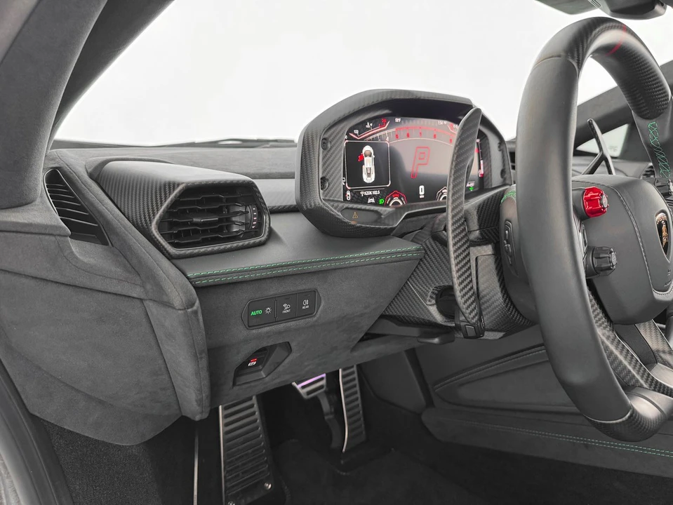 2026 Lamborghini Revuelto - Image 18 of 31