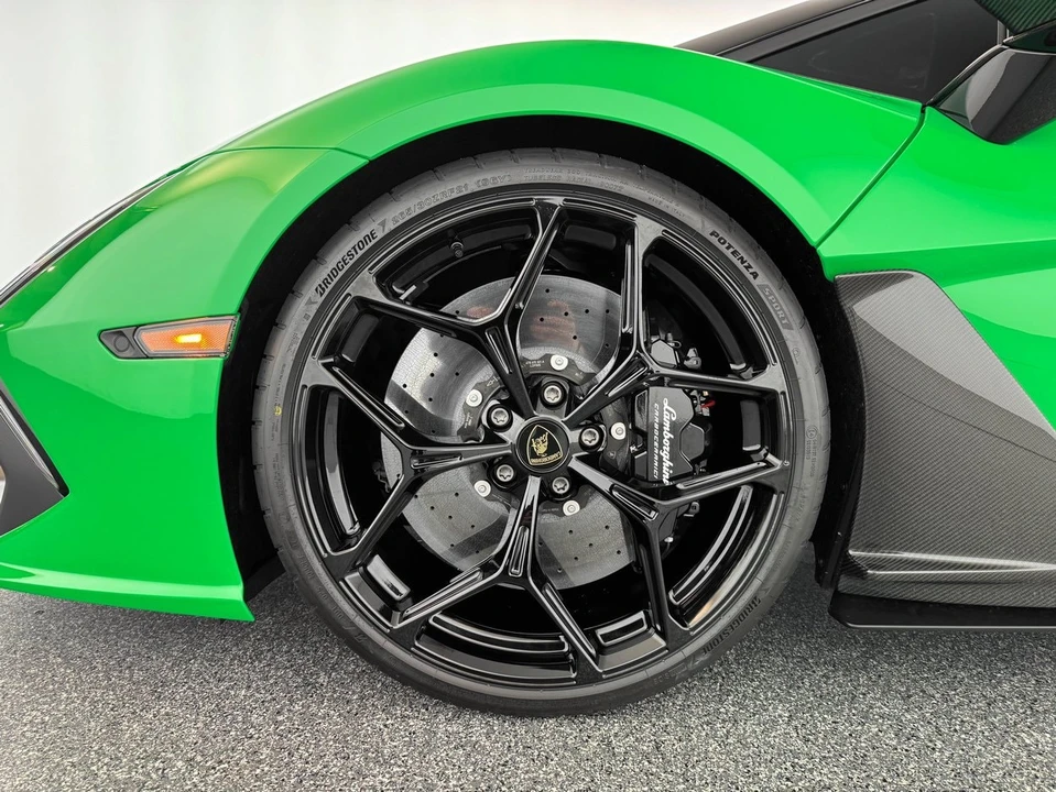 2026 Lamborghini Revuelto - Image 30 of 31