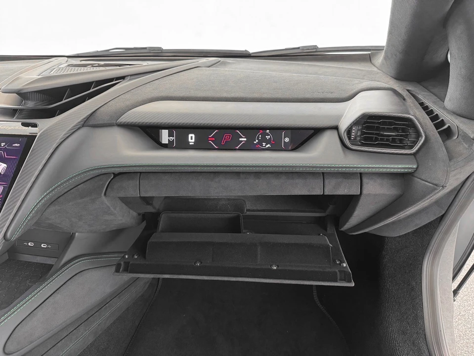 2026 Lamborghini Revuelto - Image 28 of 31