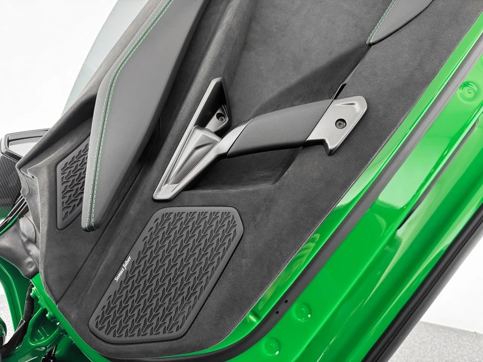 2026 Lamborghini Revuelto - Image 24 of 31