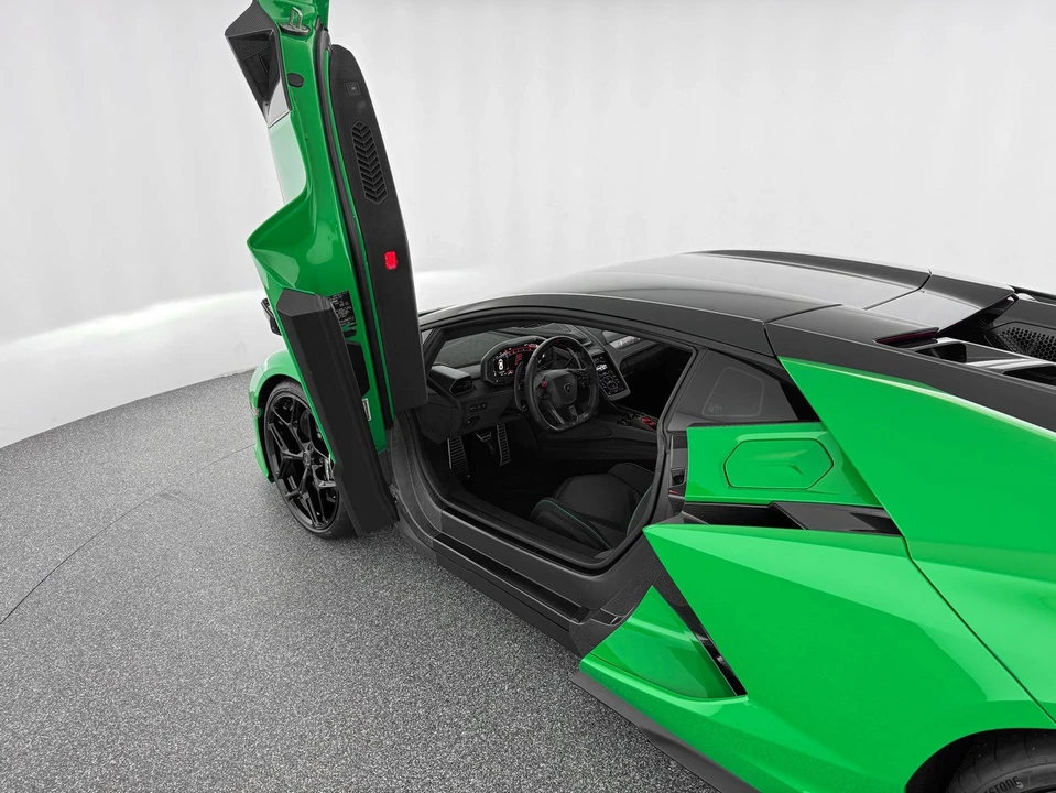 2026 Lamborghini Revuelto - Image 12 of 31