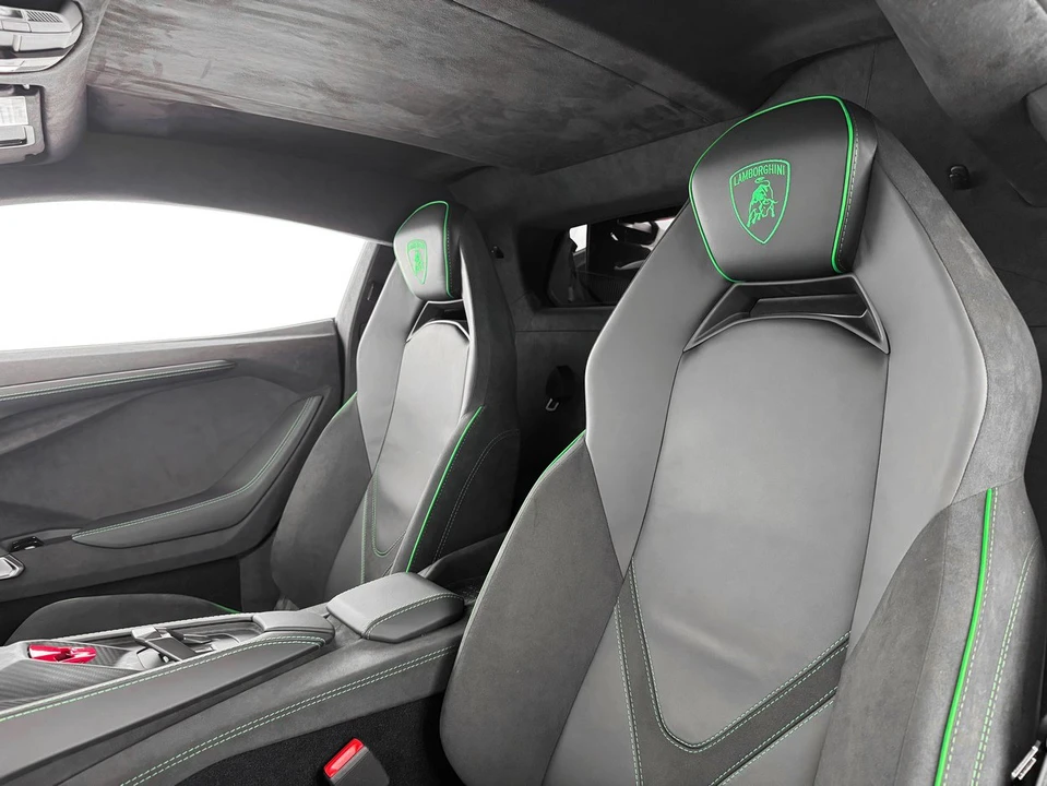2026 Lamborghini Revuelto - Image 15 of 31