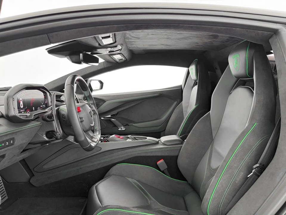 2026 Lamborghini Revuelto - Image 14 of 31
