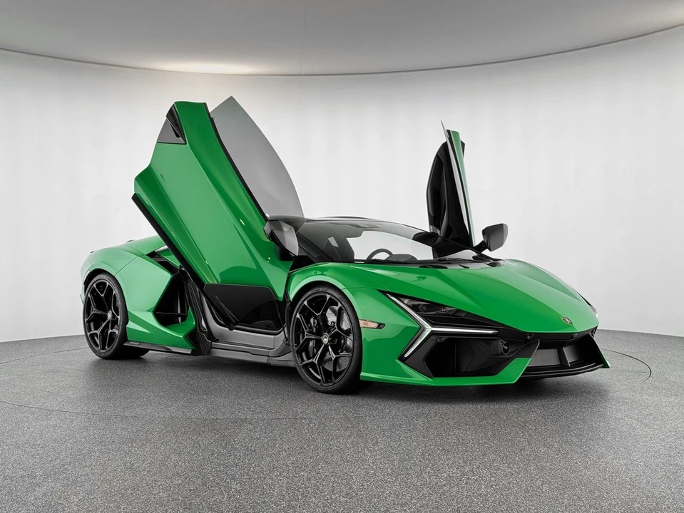 2026 Lamborghini Revuelto - Image 8 of 31