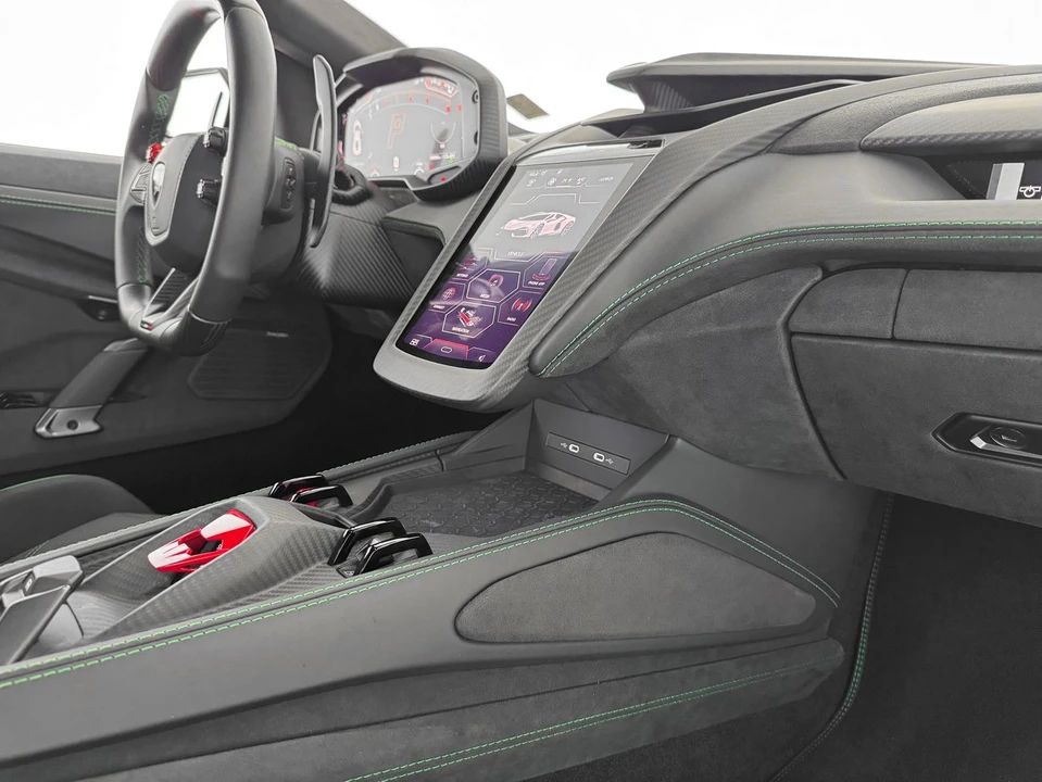 2026 Lamborghini Revuelto - Image 27 of 31