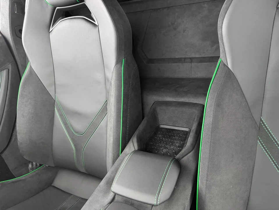 2026 Lamborghini Revuelto - Image 22 of 31