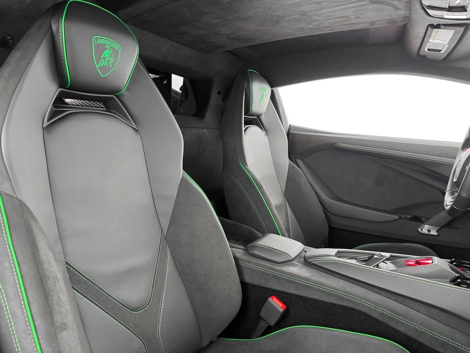 2026 Lamborghini Revuelto - Image 25 of 31
