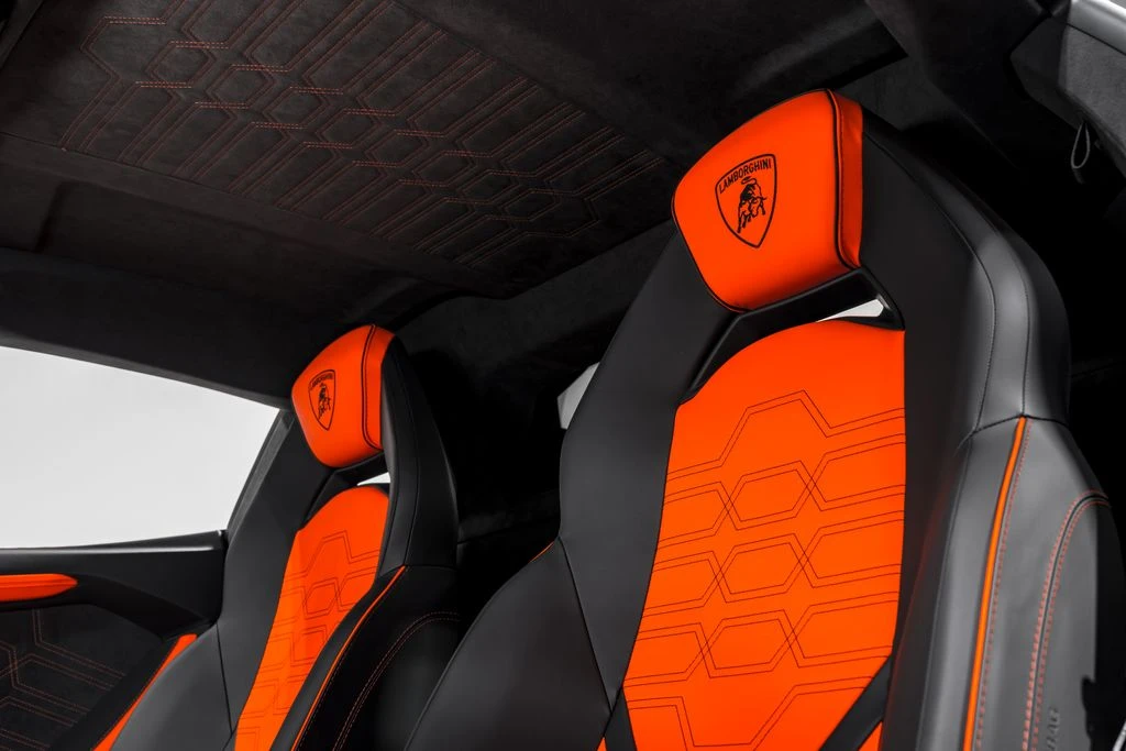 2026 Lamborghini Revuelto - Image 18 of 31
