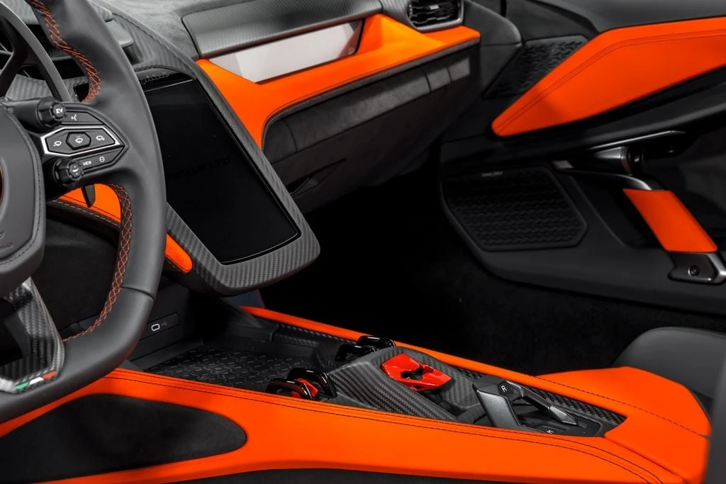 2026 Lamborghini Revuelto - Image 21 of 31