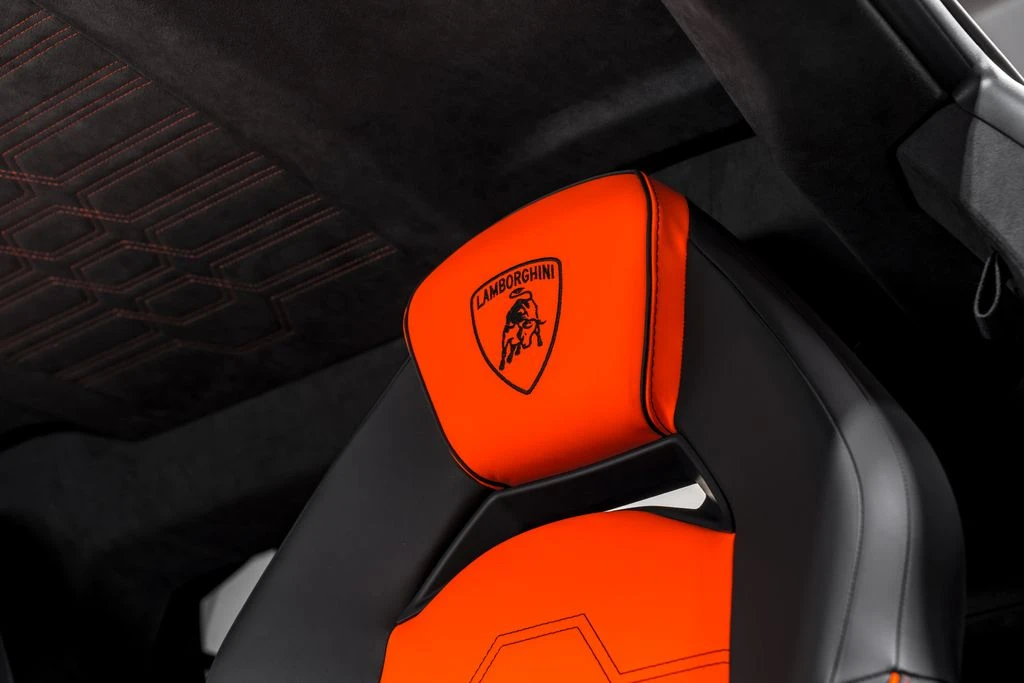 2026 Lamborghini Revuelto - Image 19 of 31