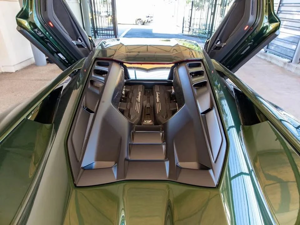 2026 Lamborghini Revuelto - Image 15 of 15
