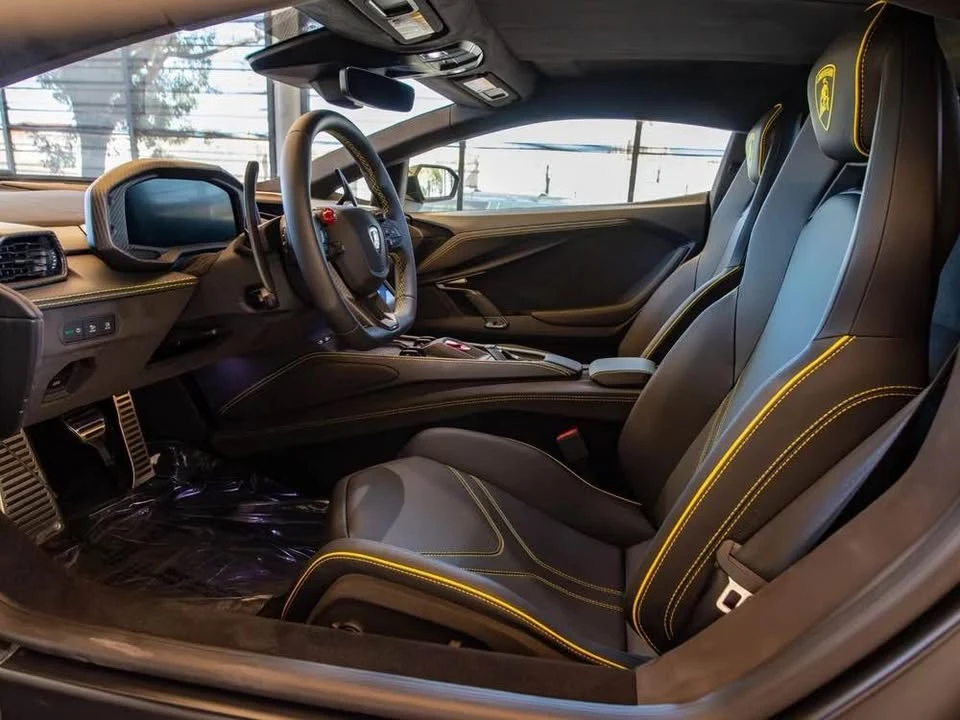 2026 Lamborghini Revuelto - Image 10 of 15