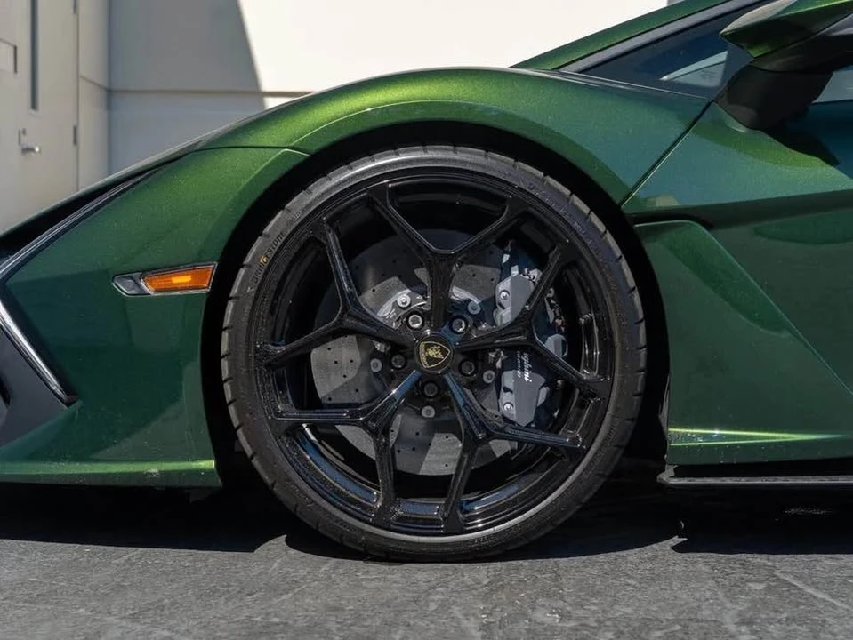 2026 Lamborghini Revuelto - Image 5 of 15