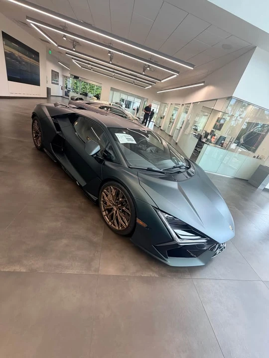 2026 Lamborghini Revuelto - Image 4 of 7