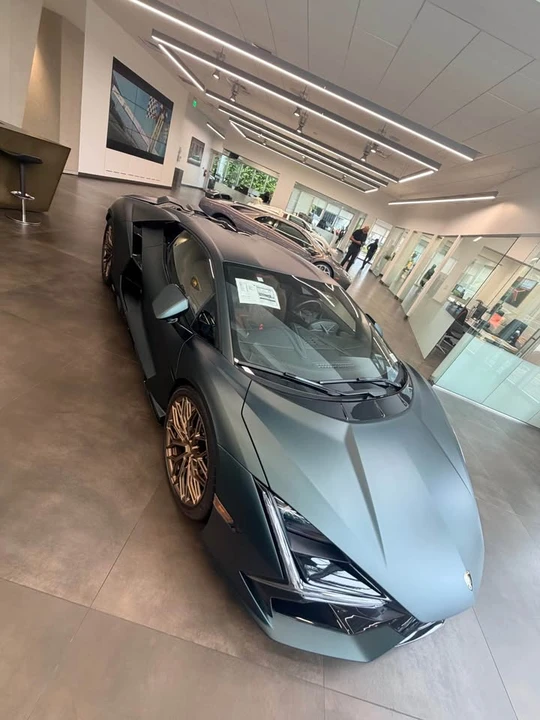 2026 Lamborghini Revuelto - Image 5 of 7