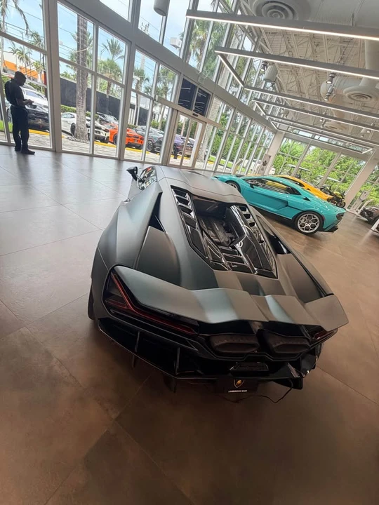 2026 Lamborghini Revuelto - Image 6 of 7