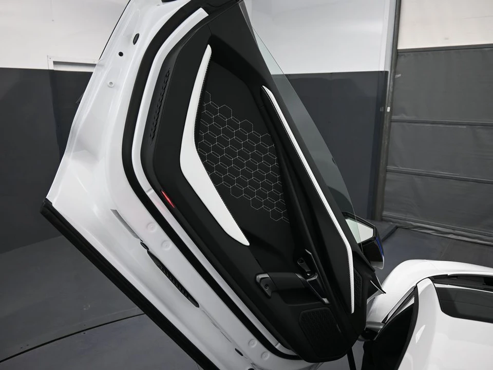 2026 Lamborghini Revuelto - Image 16 of 31