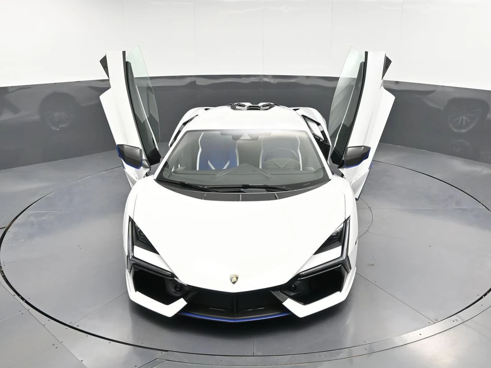 2026 Lamborghini Revuelto - Image 29 of 31