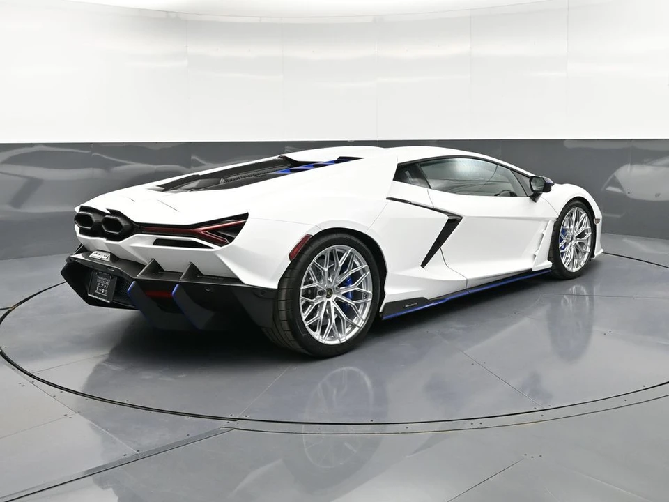 2026 Lamborghini Revuelto - Image 8 of 31