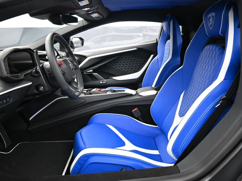 2026 Lamborghini Revuelto - Image 5 of 31