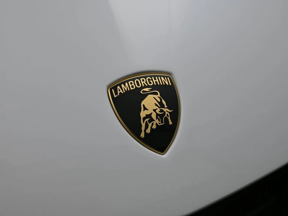 2026 Lamborghini Revuelto - Image 13 of 31